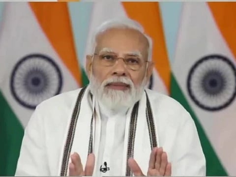 சில மாநிலங்கள் வாட் வரியைக் குறைக்காததால் பெட்ரோல் டீசல் விலை அதிகரிப்பு - பிரதமர் மோடி விமரிசனம்