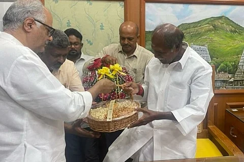 புதுச்சேரி முதலமைச்சர் ரங்கசாமியை சந்தித்த தயாரிப்பாளர் போனிகபூர்..! எதற்காக தெரியுமா?