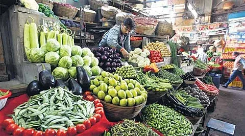 கோயம்பேடு சந்தையில் காய்கறிகளின் விலை உயர்வு.. என்ன காரணம் தெரியுமா?
