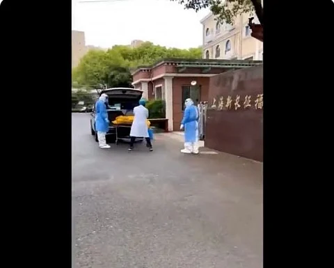 இறந்ததாக கூறி பிணவறைக்கு கொண்டு செல்லப்பட்ட முதியவர் உயிருடன் இருந்ததால் பரபரப்பு!