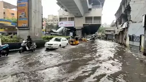 ஐதராபாத்தில் இடைவிடாது வெளுத்து வாங்கும் கன மழை - வீடுகளில் வெள்ளம் புகுந்ததால் மக்கள் அவதி!