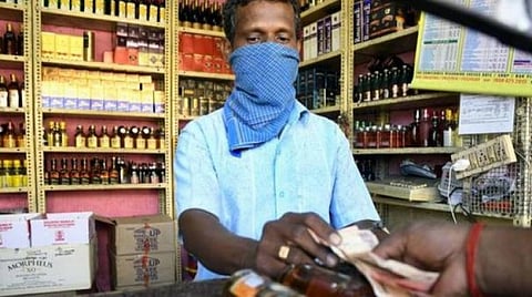 இனி காலி மதுபாட்டில்களை டாஸ்மாக் கடைகளில் திரும்பக் கொடுத்தால் 10 ரூபாய் கிடைக்கும்!