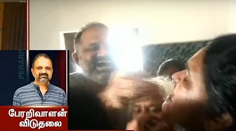 31 ஆண்டுகளுக்குப்பின் மகிழ்ச்சி பொங்கிய பேரறிவாளன் வீடு.. கண்ணீர் கடலில் இனிப்புகளை பரிமாறி நெகிழ்ச்சி!!