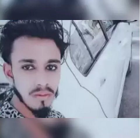 திருமணமான பெண்ணை காதலிக்க வற்புறுத்திய இளைஞர்...  காதல் டார்ச்சருக்கு கத்தியால் பதில் சொன்ன அண்ணன்..!