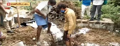 மகள்களுக்கு மட்டும் செலவு செய்ததால் ஆத்திரம்.. தந்தையை கொன்று பிளாஸ்டிக் டிரம்மில் அடைத்து புதைத்த கொடூர மகன்!!