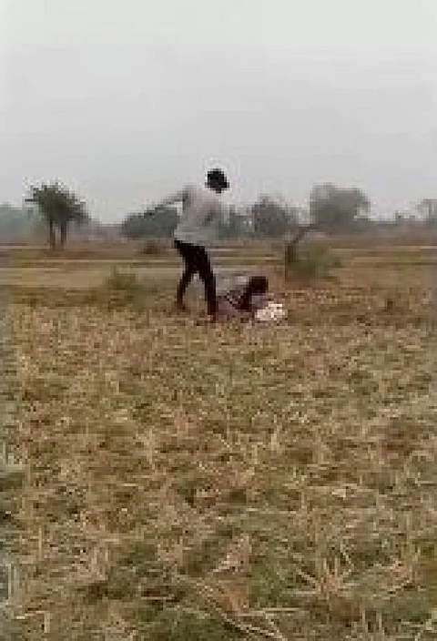 பள்ளி சீருடையில் இருக்கும் மாணவியை காலால் உதைத்த சிறுவன் கைது...வீடியோவை பகிர்ந்து அதிரடி உத்தரவிட்ட முதல்வர்!