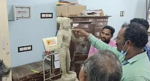வீடு கட்டுவதற்காக தோண்டப்பட்ட குழியில்...13 ஆம் நூற்றாண்டை சேர்ந்த சிலைகள் கண்டெடுப்பு..!