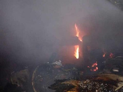 கண்டெய்னர் லாரியில் தீ விபத்து.. ரூ.1 கோடி மதிப்புள்ள வீட்டு உபயோக பொருட்கள் சேதம்