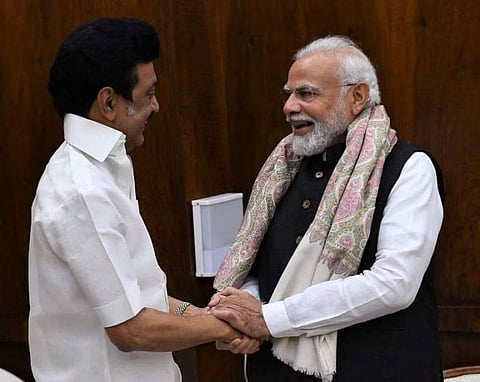 ஐ.என்.எஸ் விமான படைத்தளத்திற்கு வந்தடைந்த பிரதமர்  மோடிக்கு முதலமைச்சர் முக ஸ்டாலின் வரவேற்பு!