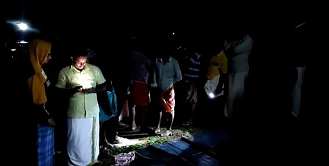காட்டு யானை தாக்கி பெண் உயிரிழப்பு.. உடலை சாலையில் வைத்து பொதுமக்கள் போராட்டம்!!