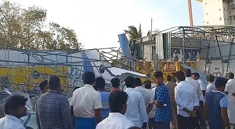 அம்மா இல்லம் பெயரில் இயங்கி வந்த கணினி பயிற்சி கூடம்...ஜேசிபி கொண்டு இடித்து நொறுக்கிய அதிமுக நிர்வாகி..!