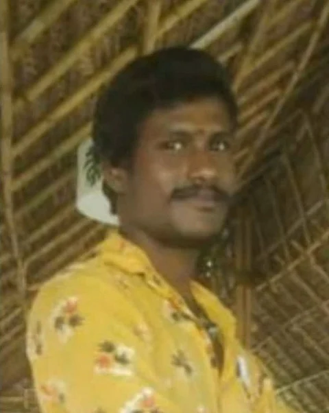 காதலை ஏற்க மறுத்த பள்ளி மாணவியை கத்தியால் குத்திய இளைஞர்..! ரயில் முன் பாய்ந்து தானும் தற்கொலை..!