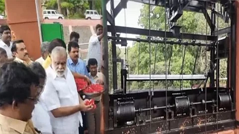 முல்லைப்பெரியாறு அணையில் இருந்து நீர் திறப்பு.. திறந்து வைத்தார் கூட்டுறவுத்துறை அமைச்சர் பெரியசாமி!!