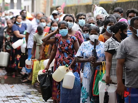 ஒரு கோப்பை பால் கூட ஆடம்பரம்தான் - பஞ்சத்தை ஒப்புக்கொண்ட இலங்கை