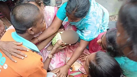 பிறந்து 40 நாட்களே ஆன ஆண்குழந்தை... கழிவறையின் வாளித்தண்ணீரில் மூழ்கியபடி சடலமாக மீட்பு!!