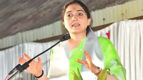 முகமது நபி பற்றி சர்ச்சை கருத்து கூறிய நுபுர் சர்மா.. கொலை மிரட்டல் விடுக்கப்படுவதாக நுபுர் புகார்!!