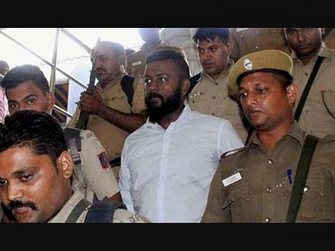 சுகேஷ் சந்திரசேகர் மீதான குற்றப்பத்திரிக்கையை ஏற்றது சி.பி.ஐ சிறப்பு நீதிமன்றம்...!