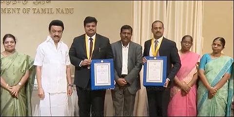 பெண் குழந்தைகளின் பிறப்பு விகிதத்தை உயர்த்துவதற்கு செயலாற்றிய 3 பேருக்கு பதக்கம் வழங்கிய முகஸ்டாலின்!