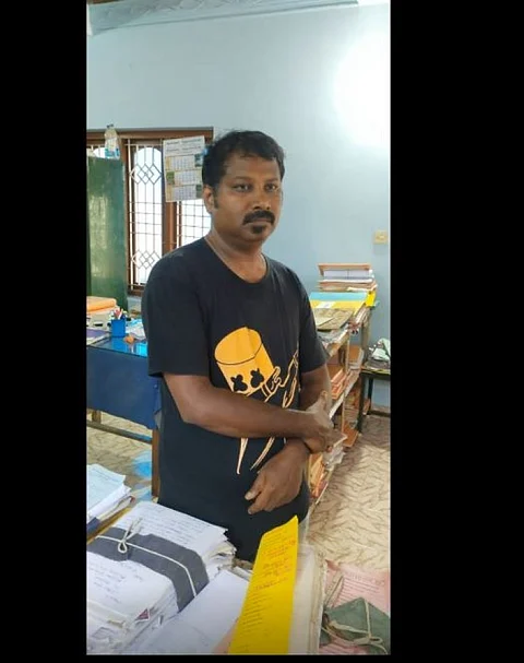 மனைவிக்கு பங்களா வீடு, கள்ளக்காதலியுடன் காரில் சுற்றுலா...சொகுசு வாழ்க்கை வாழ்ந்த தொழிலாளி! அலெக்கா தூக்கிய போலீசார்...!!