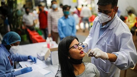 இந்தியாவில் புதிதாக 12,899 பேருக்கு கொரோனா பாதிப்பு உறுதி!