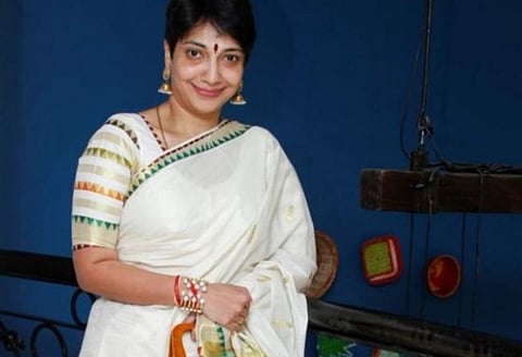 பள்ளியில் சீட் வாங்கி தருவதாக மோசடி - மதுவந்தி மீது புகார்!