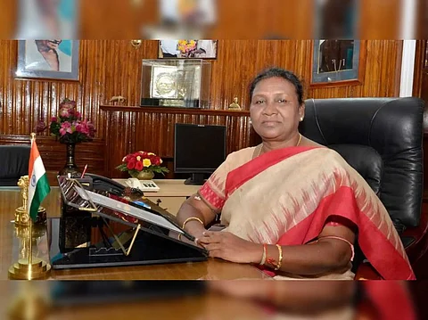 திரெளபதி முர்மு சென்னை வந்தால் பிளவுபட்ட அதிமுகவில் யாரை சந்திப்பார்?