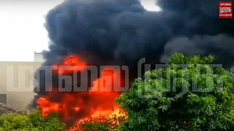 தனியார் தொழிற்சாலையில் கெமிக்கல் பேரல் வெடித்து தீ விபத்து.. புகைமூட்டதால் பொதுமக்கள் அச்சம்!!