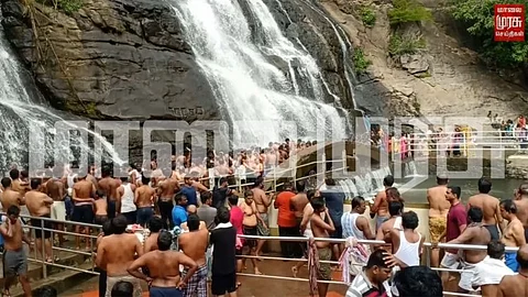 குற்றால அருவிகளில் நீர்வரத்து அதிகரிப்பு.. சுற்றுலா பயணிகள் மகிழ்ச்சி!!