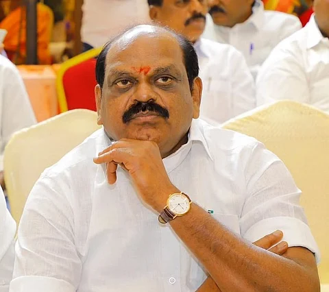 பொருளாளருக்குத் தான் அதிகாரமா? வைத்திலிங்கம் புதிய தகவல்!