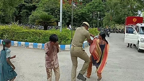 கிருஷ்ணகிரி மாவட்ட ஆட்சியரகம் முன்பு குழந்தைகளுடன் தீக்குளிக்க முயன்ற பெண்ணால் பரபரப்பு!!