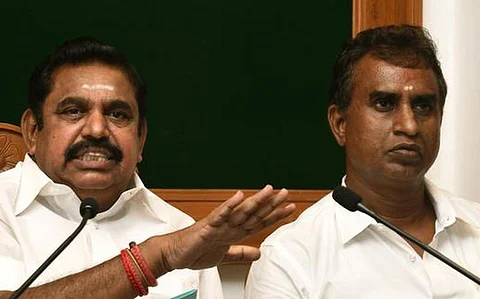 இ.பி.எஸ், எஸ்.பி.வேலுமணி ஆதரவாளர்கள் வீட்டில் இரண்டாவது நாளாக வருமான வரி சோதனை