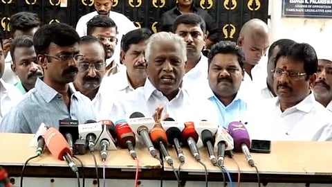 கட்சிக்கென்று இல்லாமல் சுயநலமாக செயல்படுகிறார் ஓ.பி.எஸ் - கே.பி.முனுசாமி குற்றச்சாட்டு!