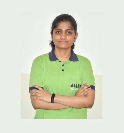 JEE முதன்மைத் தேர்வில் முதலிடம் பிடித்த ஒரே பெண் பரீக்: