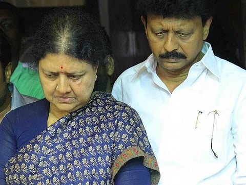 நெருப்பாற்றில் நீந்திக்கொண்டிருக்கும் சசிகலா...திவாகரன் பேச்சு!