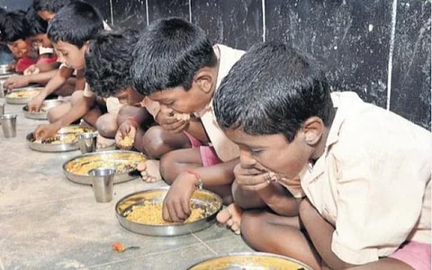 அரசு பள்ளிகளுக்கு காலை சிற்றுண்டி வழங்கும் திட்டம்...முதற்கட்டமாக 15 மாவட்டங்களில் தொடங்கவிருப்பதாக தகவல்!