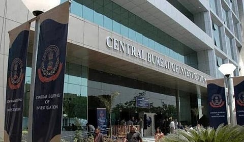 குட்கா விற்பனை செய்ய லஞ்சம் வாங்கிய அதிகாரிகள்.. 12 பேர் மீது வழக்கு பதிவு செய்ய அனுமதி - தமிழக அரசுக்கு சிபிஐ கடிதம்