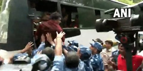 சோனியாகாந்திக்கு அமலாக்கத்துறையினர் சம்மன்...நாடு முழுவதும் காங்கிரஸ் தரப்பில் போராட்டம்!