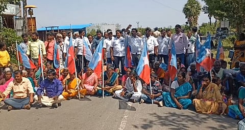 நியாய விலைக் கடை அமைக்கக் கோரி கிராம மக்கள் போராட்டம்!