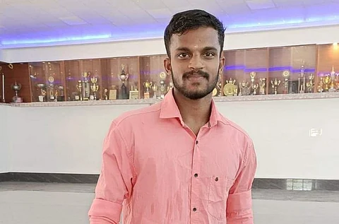 திரைப்பட பாணியில் ஆடுகளத்தில் உயிரை விட்ட கபடி வீரர்...மகனை இழந்து நிற்கதியாய் நிற்கும் பெற்றோர்..!
