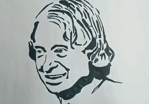 பிரஷ்-க்கு பதில் தையல் மிஷினால் ஏ.பி.ஜே. அப்துல் கலாம் உருவத்தை வரைந்த ஓவிய ஆசிரியர்...!