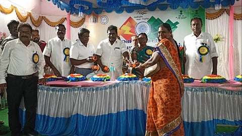 200 பேருக்கு எல் ஈ டி பல்புகள்; திருப்பத்தூர் அருகே நடந்த மின்சார பெருவிழா!