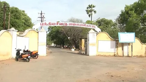 சிறையிலுருந்து 3 கைதிகள் தப்பி ஓட்டம்.. பாளையங்கோட்டை மத்திய சிறையில் பரபரப்பு!!