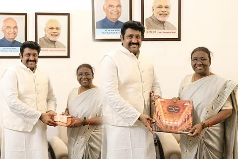 குடியரசு தலைவர் திரௌபதி முர்முவுடன் பப்பூவா நியூகினியா நாட்டின் வர்த்தக ஆணையர் சந்திப்பு!!