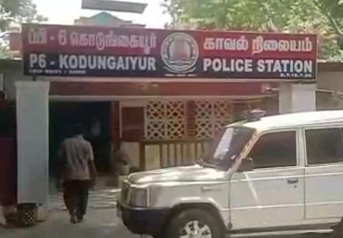 கஞ்சா விற்பனையில் ஈடுபட்ட பெண்கள்....! 12 கிலோ கஞ்சா பறிமுதல்..!