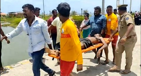 புதுச்சேரி: கடல் அலையில் சிக்கி பள்ளி மாணவன் உயிரிழப்பு!!