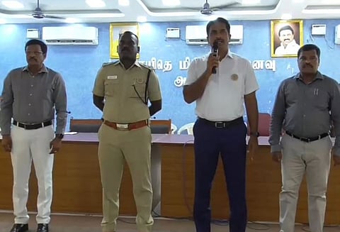 வேலூர் : சுதந்திர போராட்ட தியாகிகளின் வாரிசுகளிடம் குறைதீர்வு கூட்டம்...!