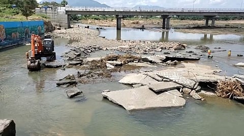 2.65 கோடி போட்டு கட்டுனது...ஒரே ஆண்டில் வெள்ளத்தில் அடித்துச் செல்லப்பட்ட அவலம்..!