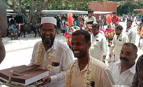 இந்துகள் இல்ல காதணி விழாவிற்கு சீர்வரிசையோடு வந்த இஸ்லாமிய மக்கள்..!