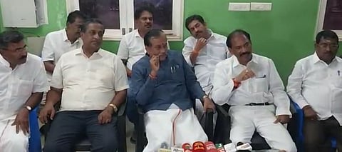 செய்தியாளர்களின் கேள்விக்கு...எச்.ராஜா முன் கொந்தளித்த மாவட்ட பாஜக தலைவர்...!