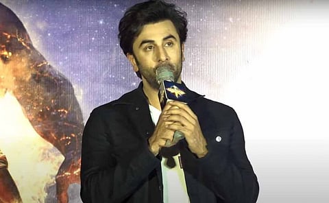 எனது ஜோக்குகள் மோசமாகத் தான் இருக்கும்! மன்னியுங்கள்!- பகிரங்கமாக மன்னிப்பு கேட்ட ரன்பீர்!!!